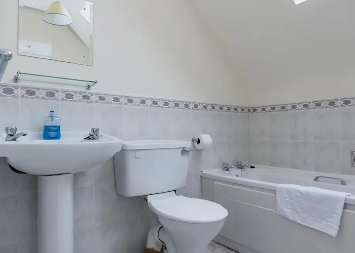 Marine View -3 Bedroom Townhouse * בונדוראן